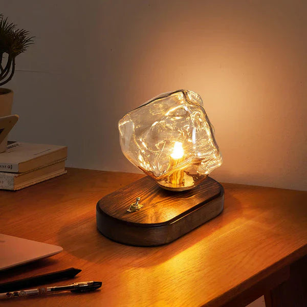 CrystalGlow - künstlerische Tischlampe aus Glas