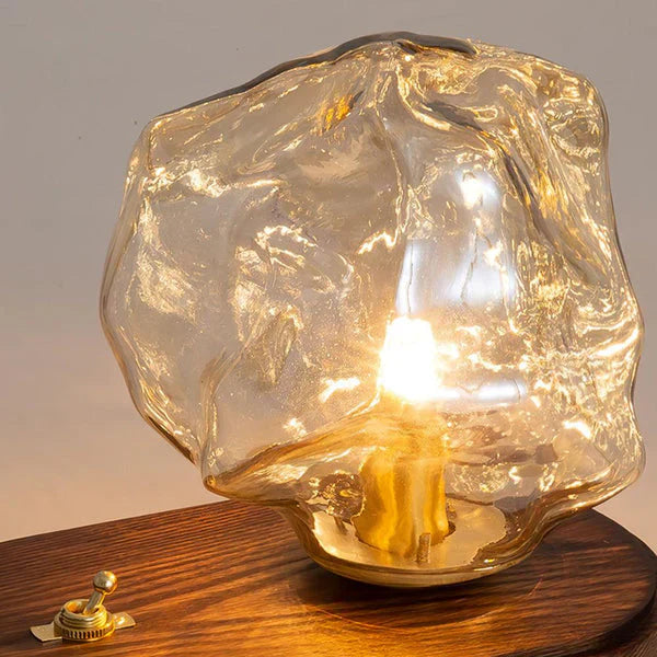 CrystalGlow - künstlerische Tischlampe aus Glas
