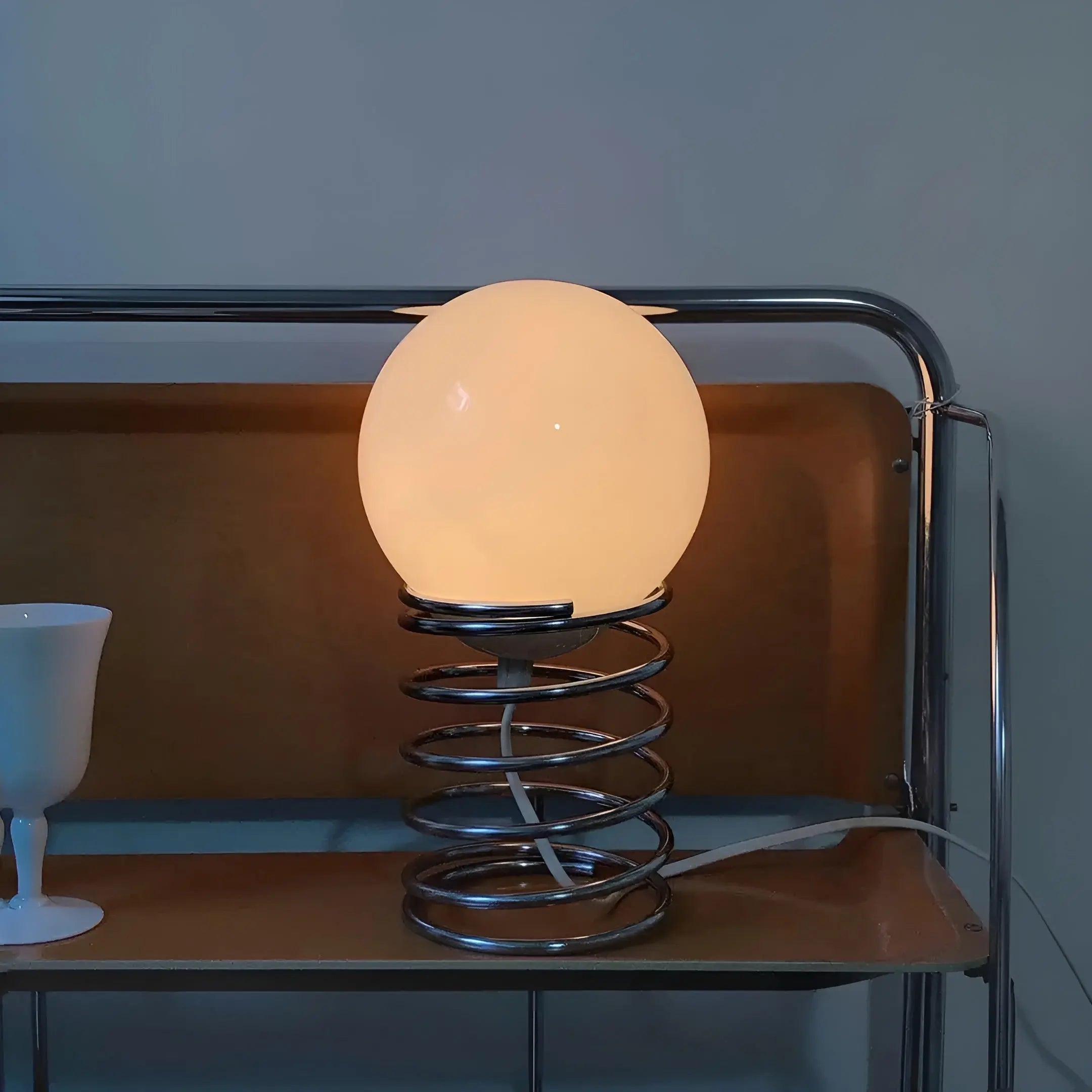 MoonGlow - Elegante Mondlampe für stimmungsvolle Beleuchtung und gemütliche Atmosphäre