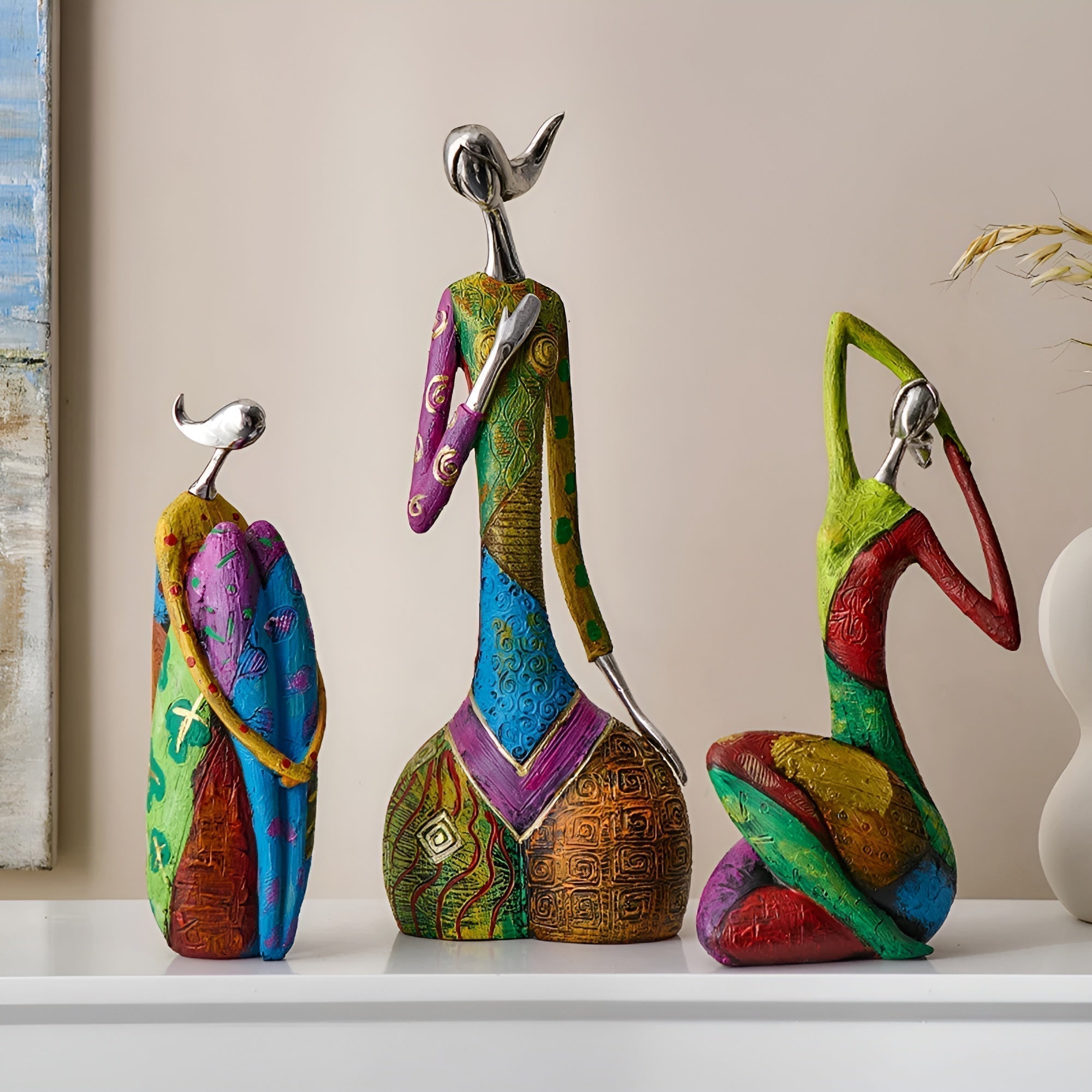 SculptaLume – Elegante Harzstatue für stilvolle Wohnkultur