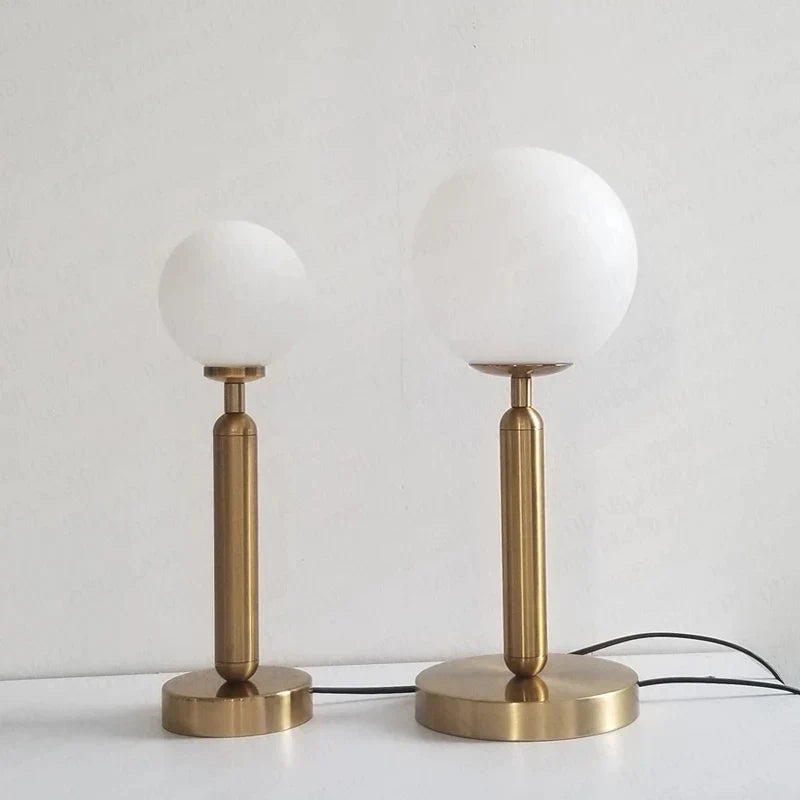 Sphere Elegante Tischlampe – Sofistiziertes Globedesign für Stilvolle Beleuchtung