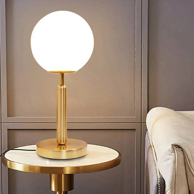 Sphere Elegante Tischlampe – Sofistiziertes Globedesign für Stilvolle Beleuchtung