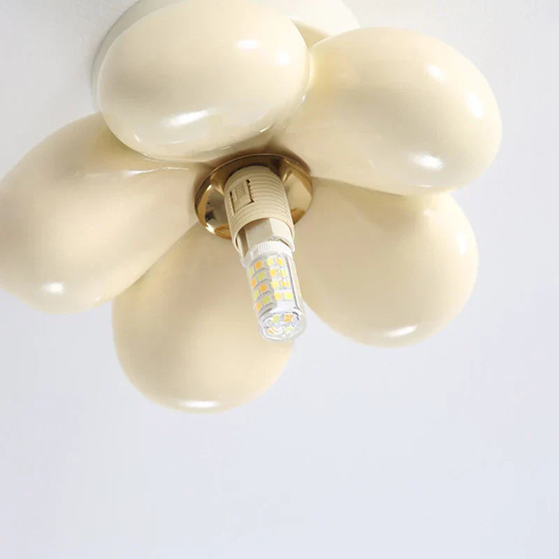 BloomGlow – Moderne Blumen-Deckenlampe mit Glaskugel