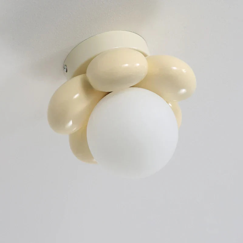 BloomGlow – Moderne Blumen-Deckenlampe mit Glaskugel