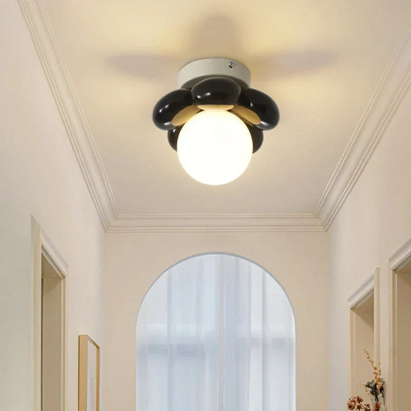 BloomGlow – Moderne Blumen-Deckenlampe mit Glaskugel