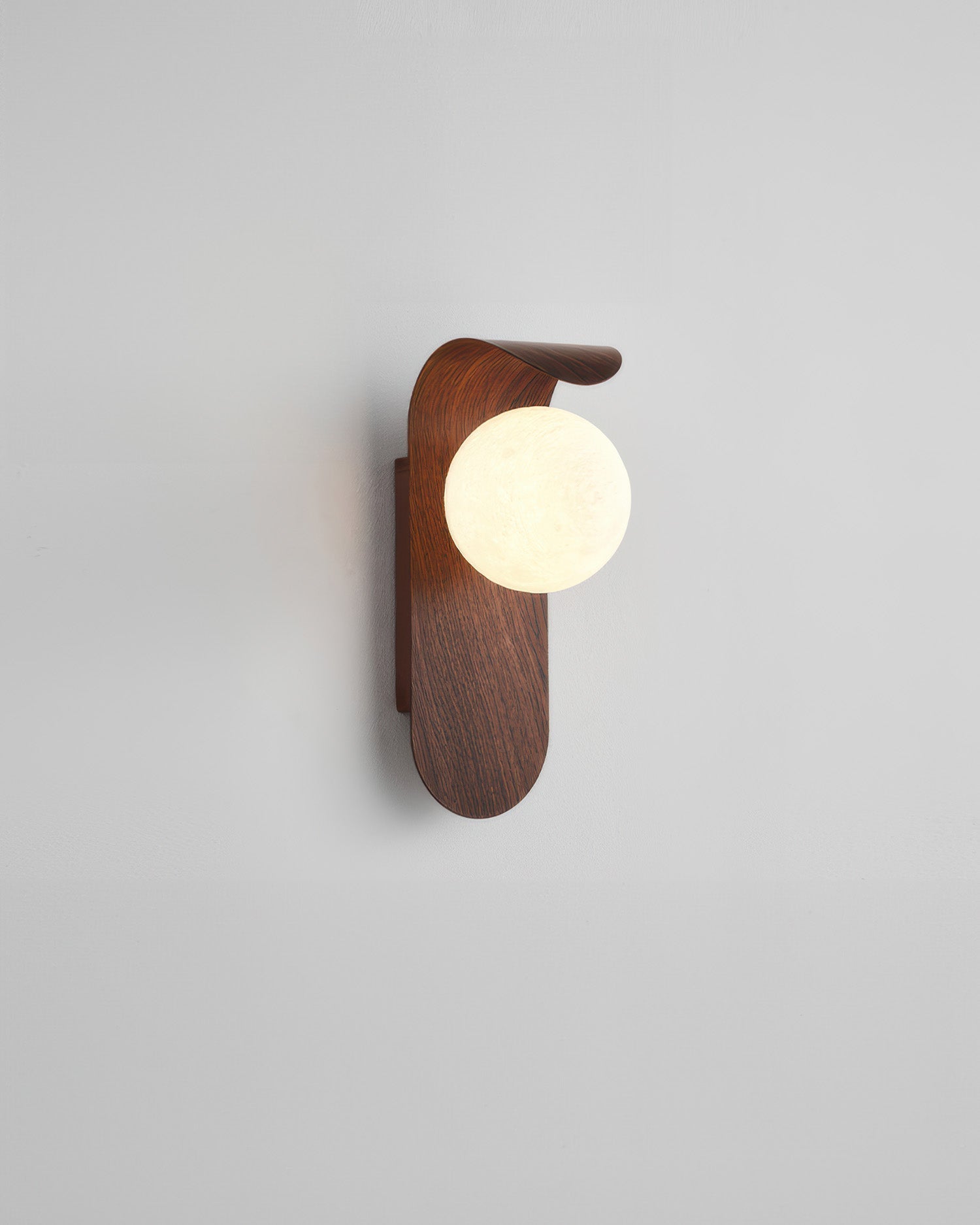 RetroSphere - Vintage sphärische Holz Wandleuchte