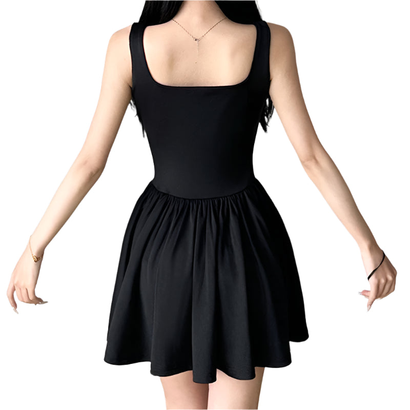 Zella - Charmantes Minikleid mit quadratischem Ausschnitt und flachem Rock