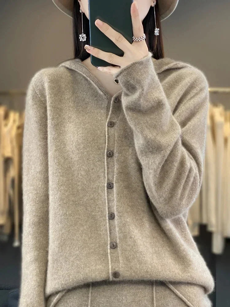 Ella - Warmer Strickpullover aus Kaschmir mit Kapuze und Knopf