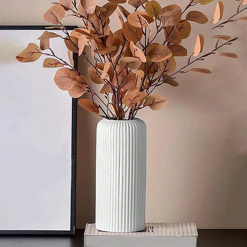 LineaForm Moderne Keramikvase – Künstlerische Streifen Dekoration
