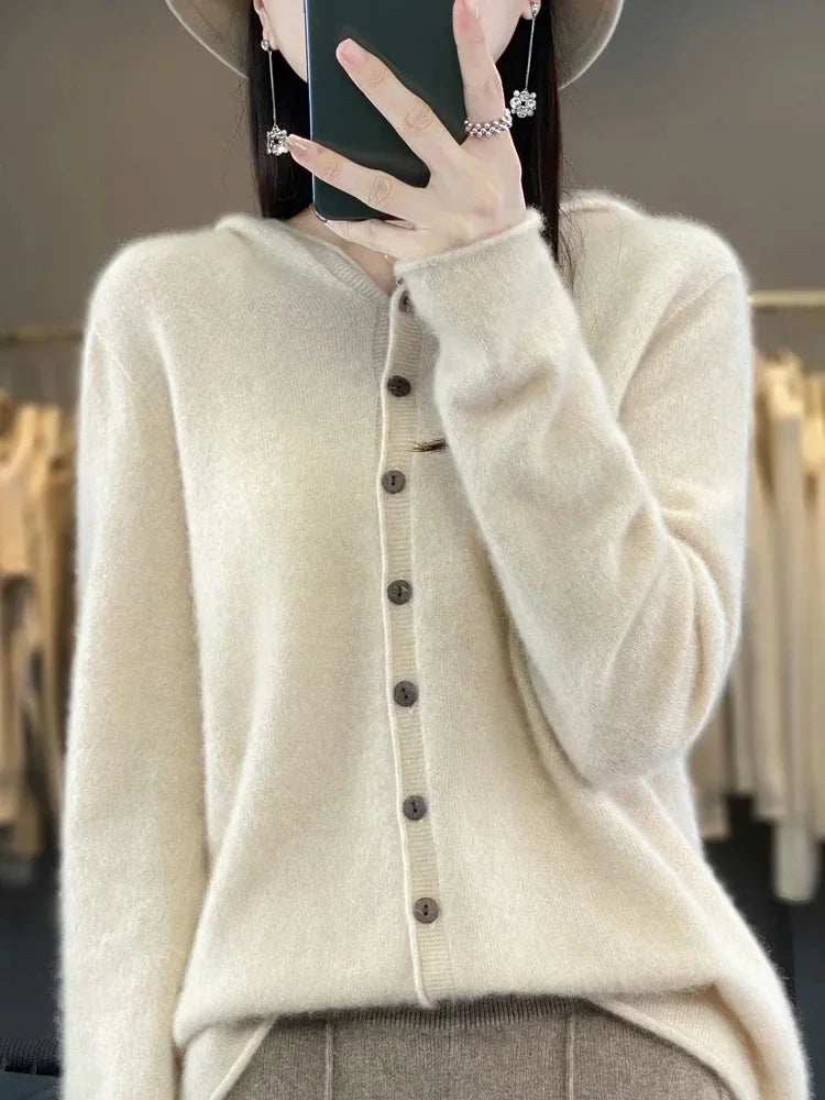 Ella - Warmer Strickpullover aus Kaschmir mit Kapuze und Knopf