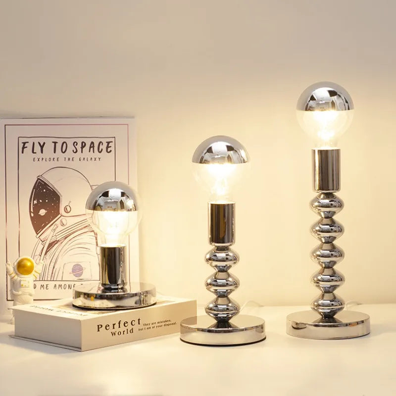 LumiSphere – Moderne Tischlampe mit Schirm aus Spiegelglas