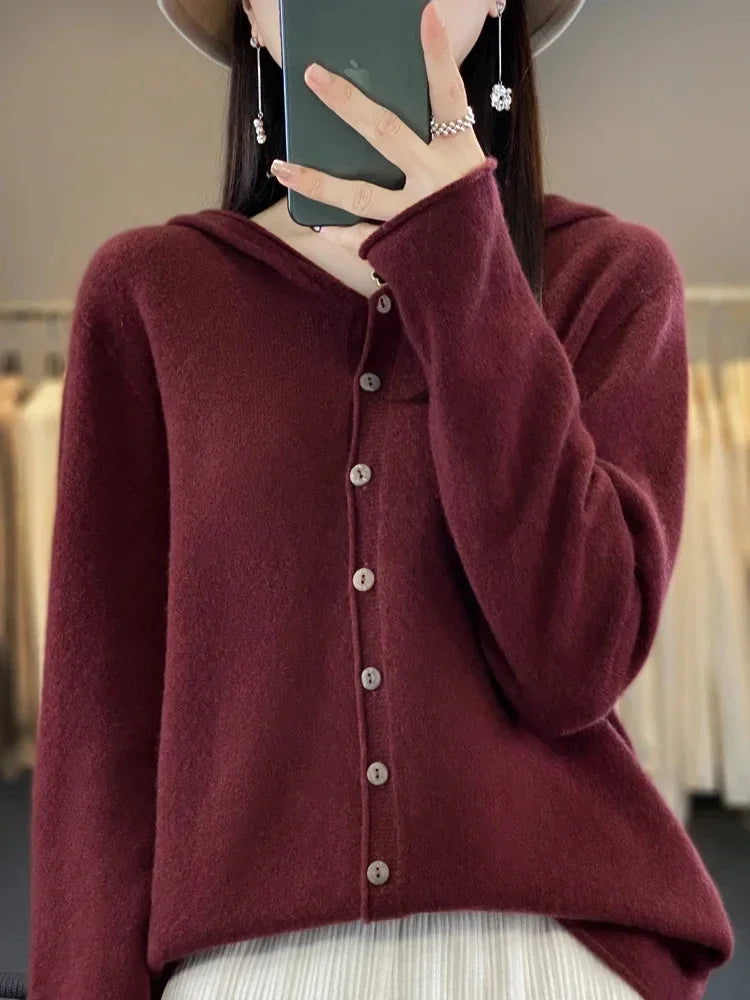 Ella - Warmer Strickpullover aus Kaschmir mit Kapuze und Knopf