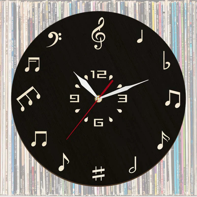 NoteRhythm Künstlerische Wanduhr – Design mit musikalischen Noten für moderne Interieurs