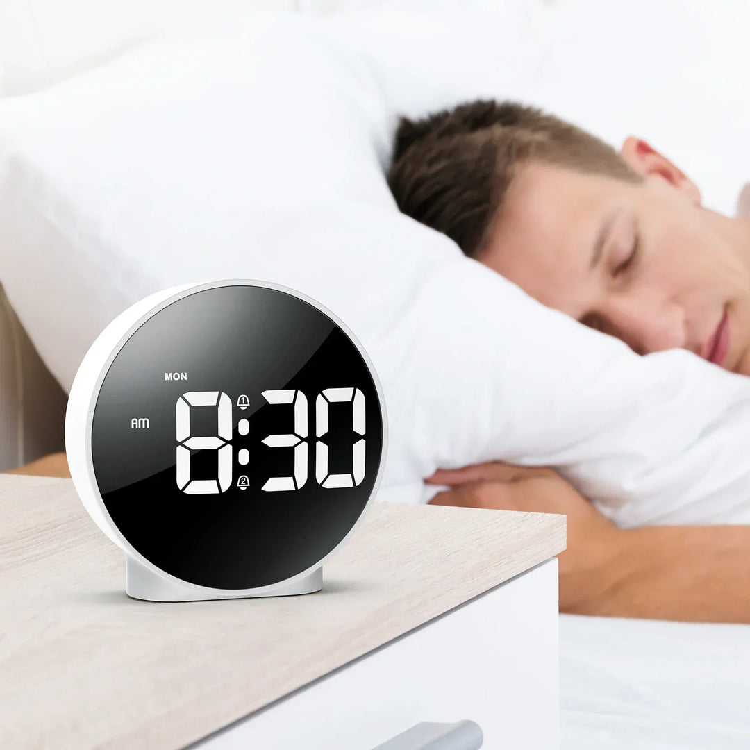 BrightTime – Digitales LED-Wecker mit USB-Ladung