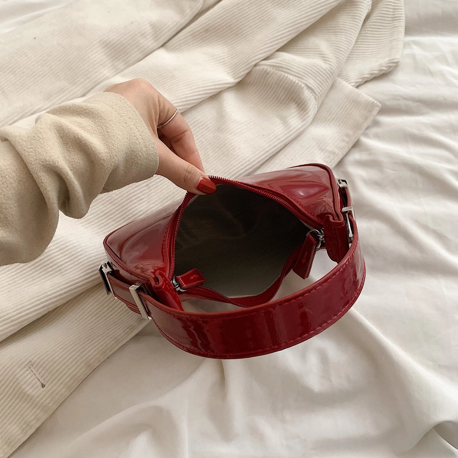 Clara Elegante Halbtaschenstasche