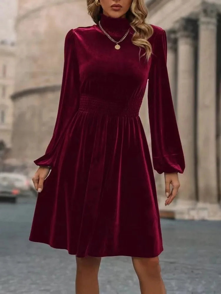 Bella Elegantes Samt-Turtleneck-Kleid