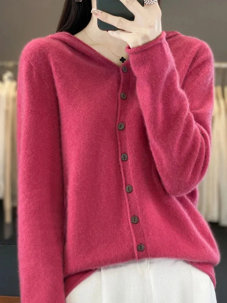 Ella - Warmer Strickpullover aus Kaschmir mit Kapuze und Knopf