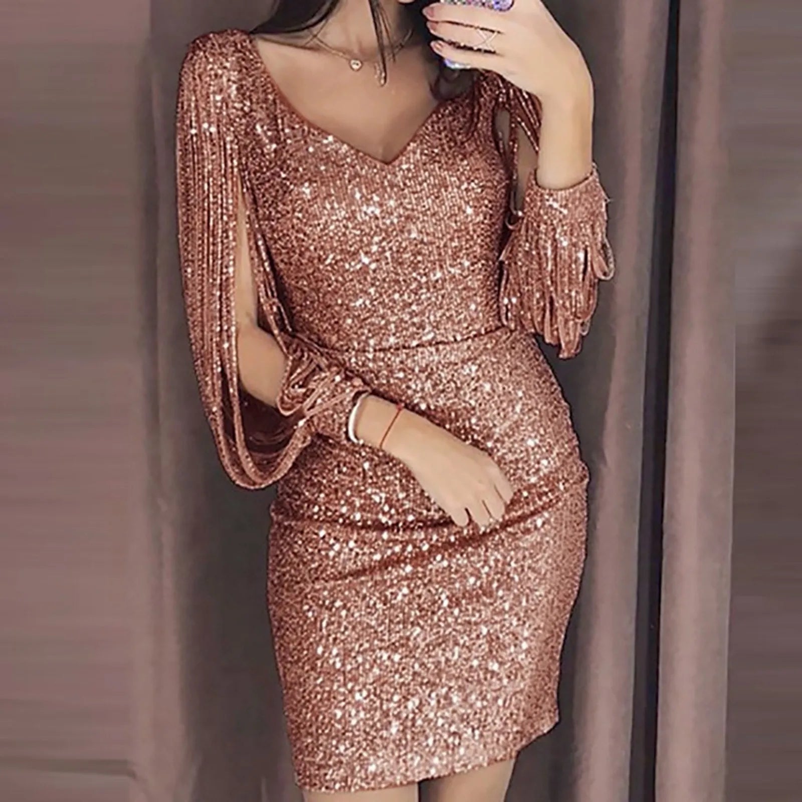 Luna - Körperbetontes Kleid mit silbernen Pailletten und Fransenärmeln