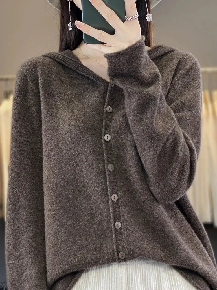 Ella - Warmer Strickpullover aus Kaschmir mit Kapuze und Knopf