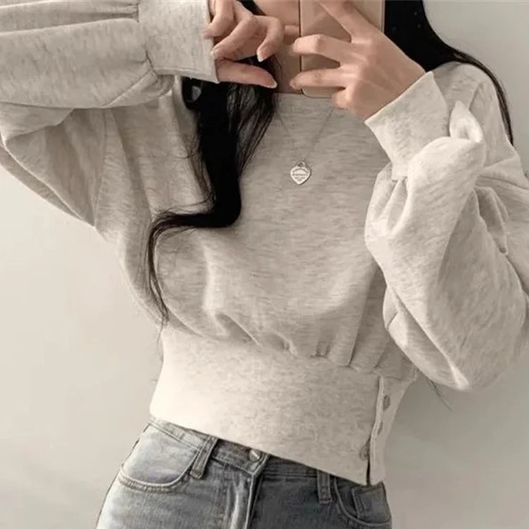Ava Lässiges Langarm-Sweatshirt mit Gürtel- und Knopfdetail