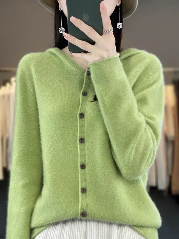 Ella - Warmer Strickpullover aus Kaschmir mit Kapuze und Knopf