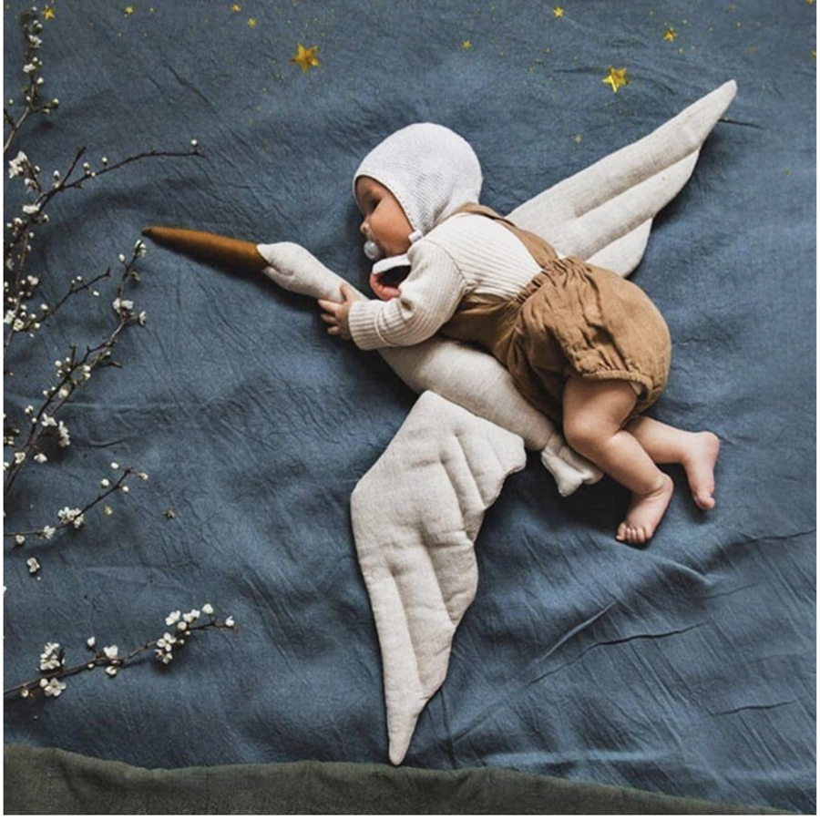 SereniFly - Elegante schwebende Schwane für friedliche Innenräume