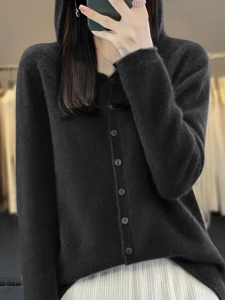 Ella - Warmer Strickpullover aus Kaschmir mit Kapuze und Knopf