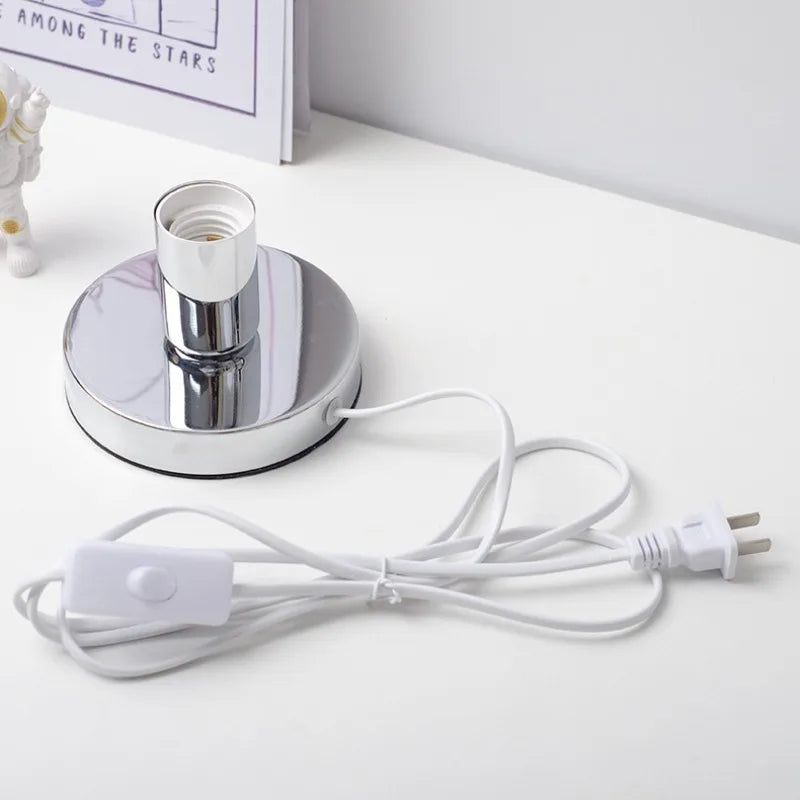 LumiSphere – Moderne Tischlampe mit Schirm aus Spiegelglas