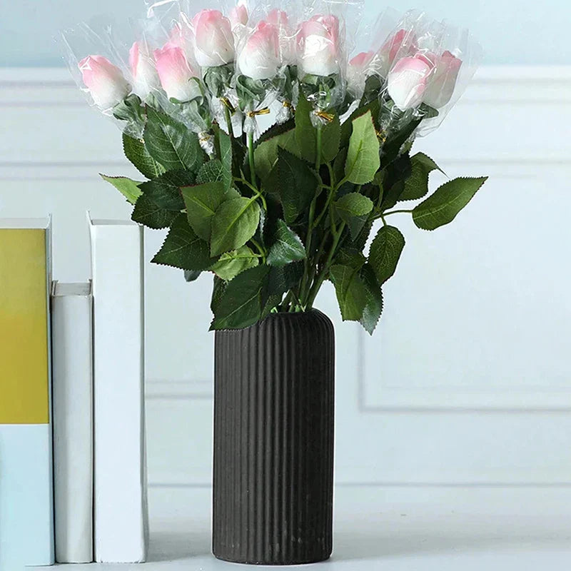 LineaForm Moderne Keramikvase – Künstlerische Streifen Dekoration