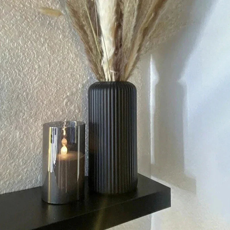 LineaForm Moderne Keramikvase – Künstlerische Streifen Dekoration