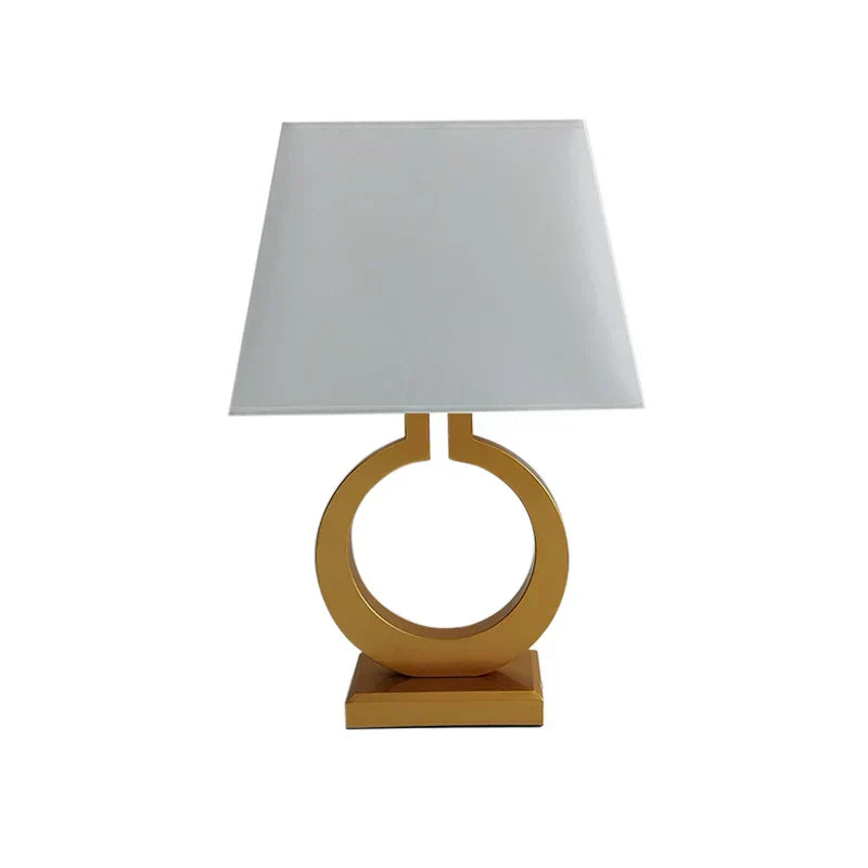 LumoEdge – Moderne Tischlampe mit eleganter schwarzer Basis