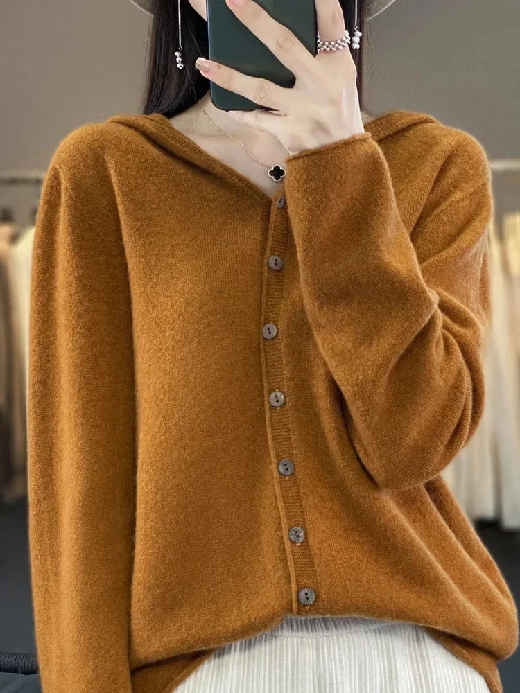 Ella - Warmer Strickpullover aus Kaschmir mit Kapuze und Knopf