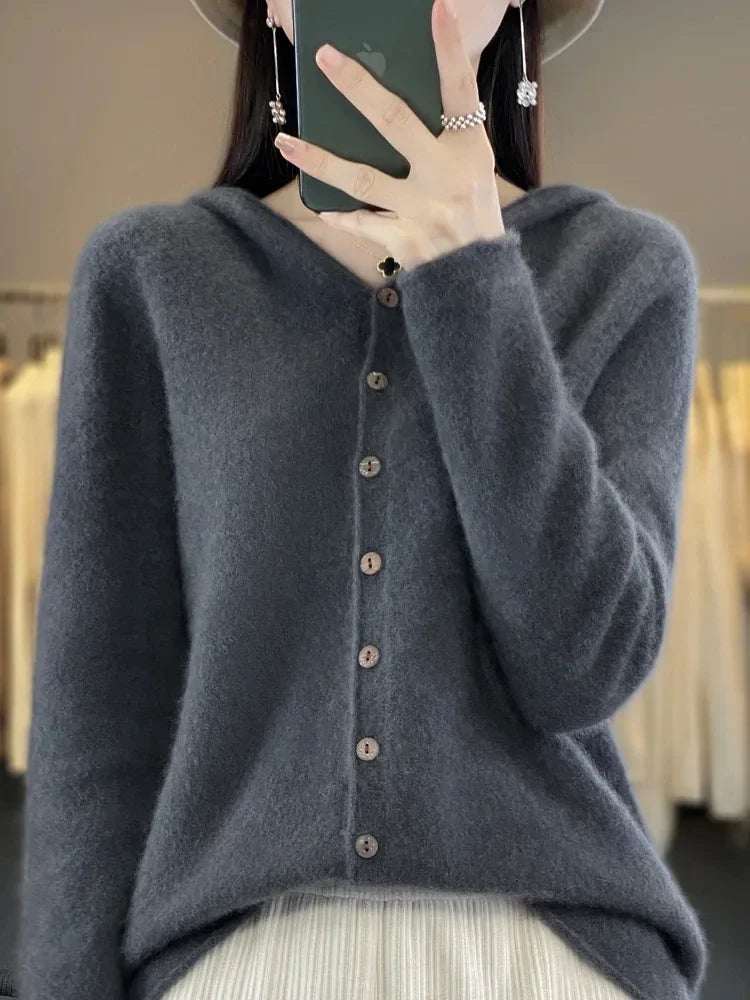 Ella - Warmer Strickpullover aus Kaschmir mit Kapuze und Knopf
