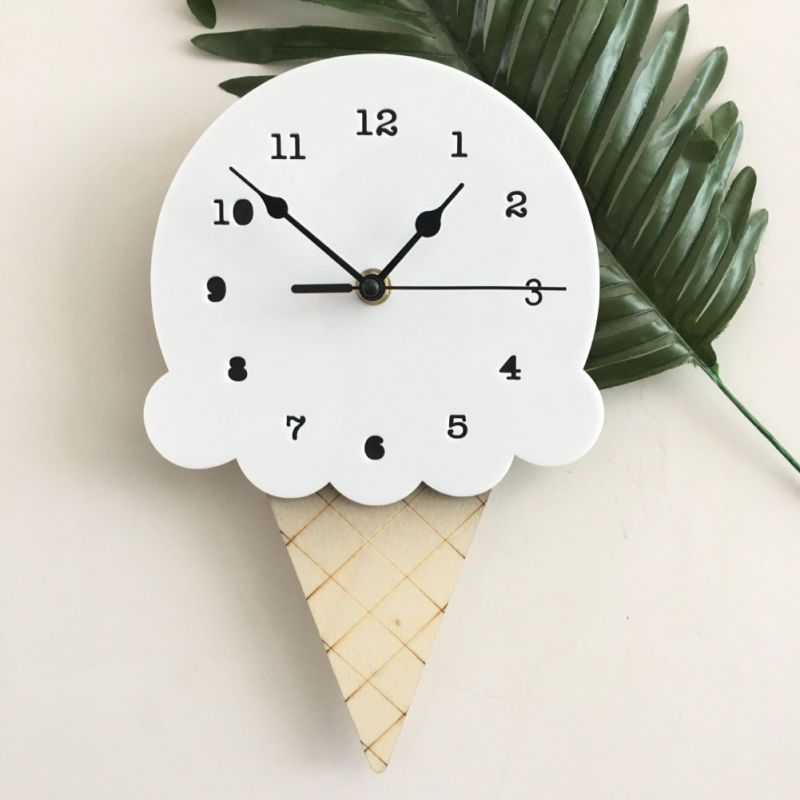 FrostTime Isformet Wanduhr – Lustiges und Verspielt Design für Kreative Räume