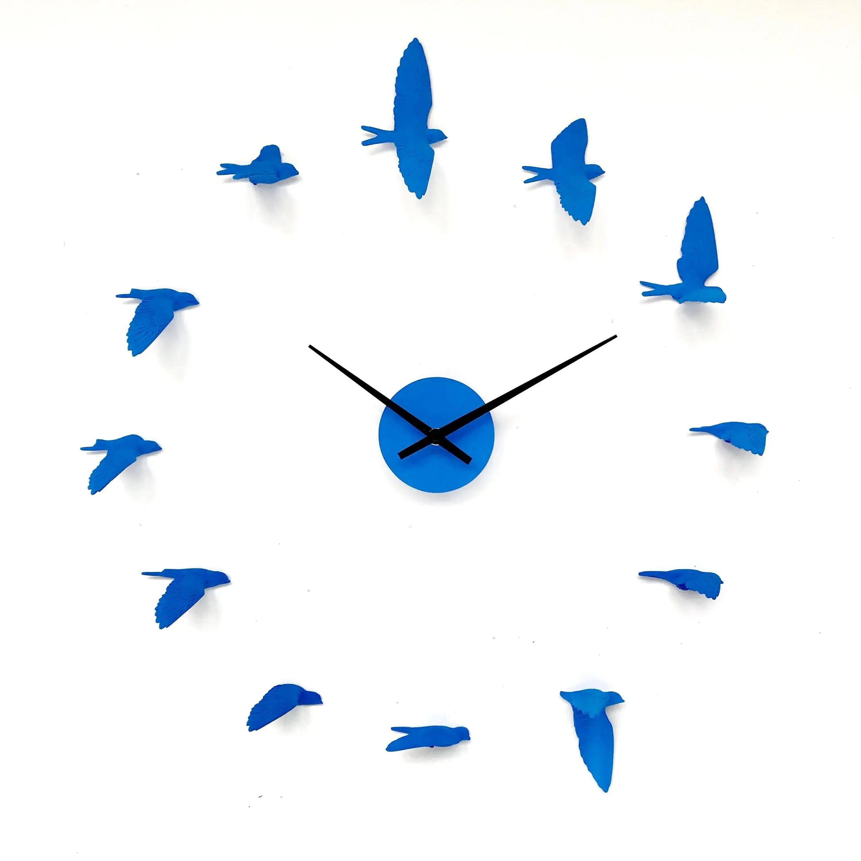 SkyFlight künstlerische Wanduhr mit Schwalbensilhouette