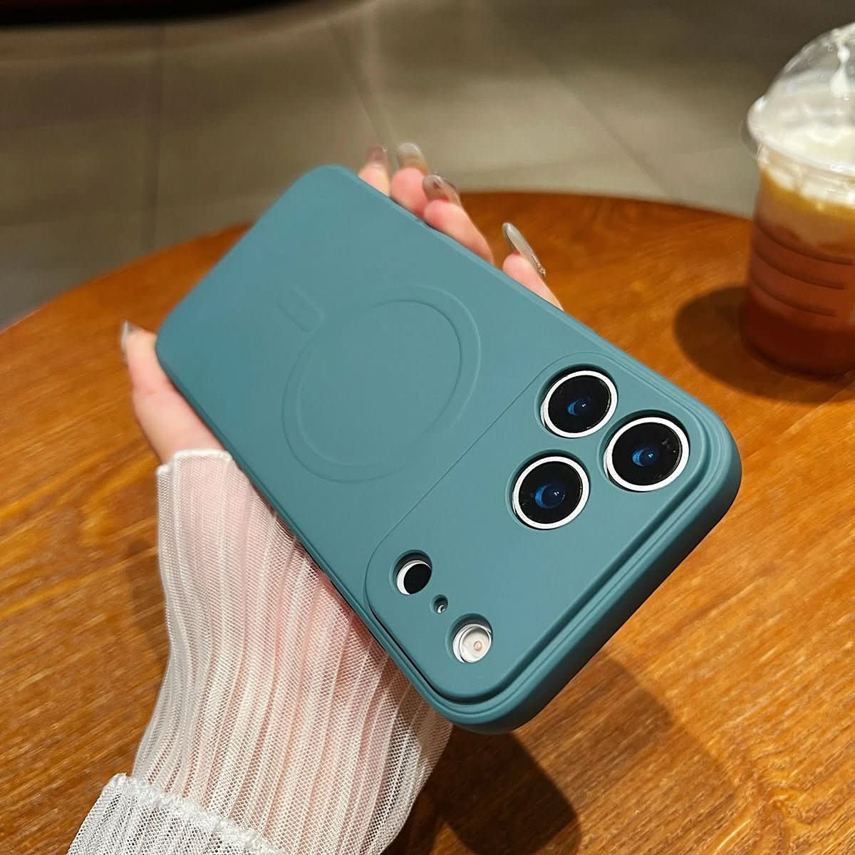 Veyno | Magnetische iPhone-Hülle aus weichem Silikon