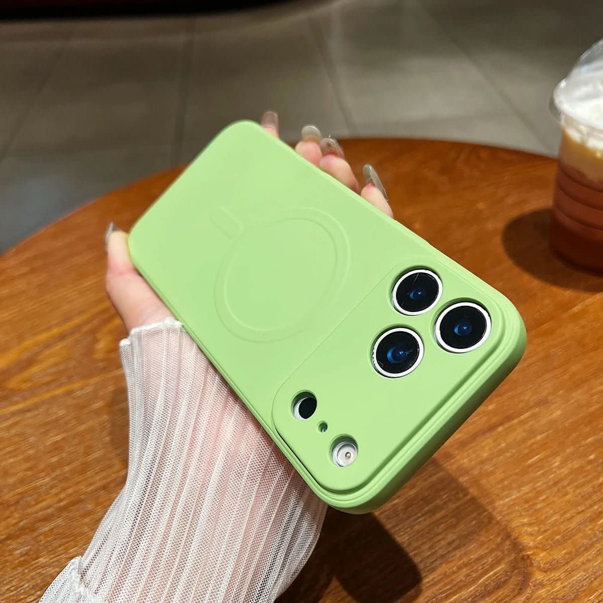 Veyno | Magnetische iPhone-Hülle aus weichem Silikon