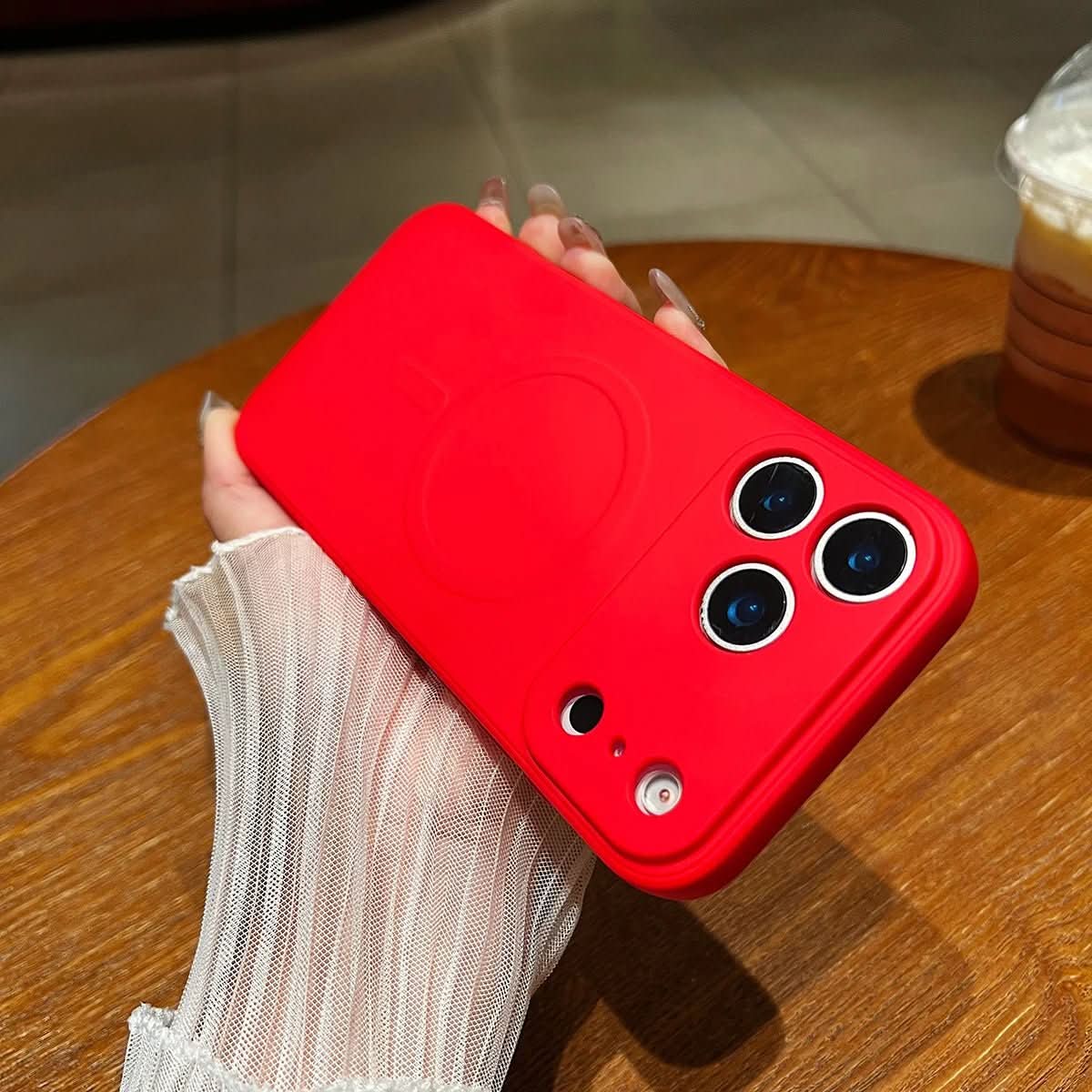 Veyno | Magnetische iPhone-Hülle aus weichem Silikon