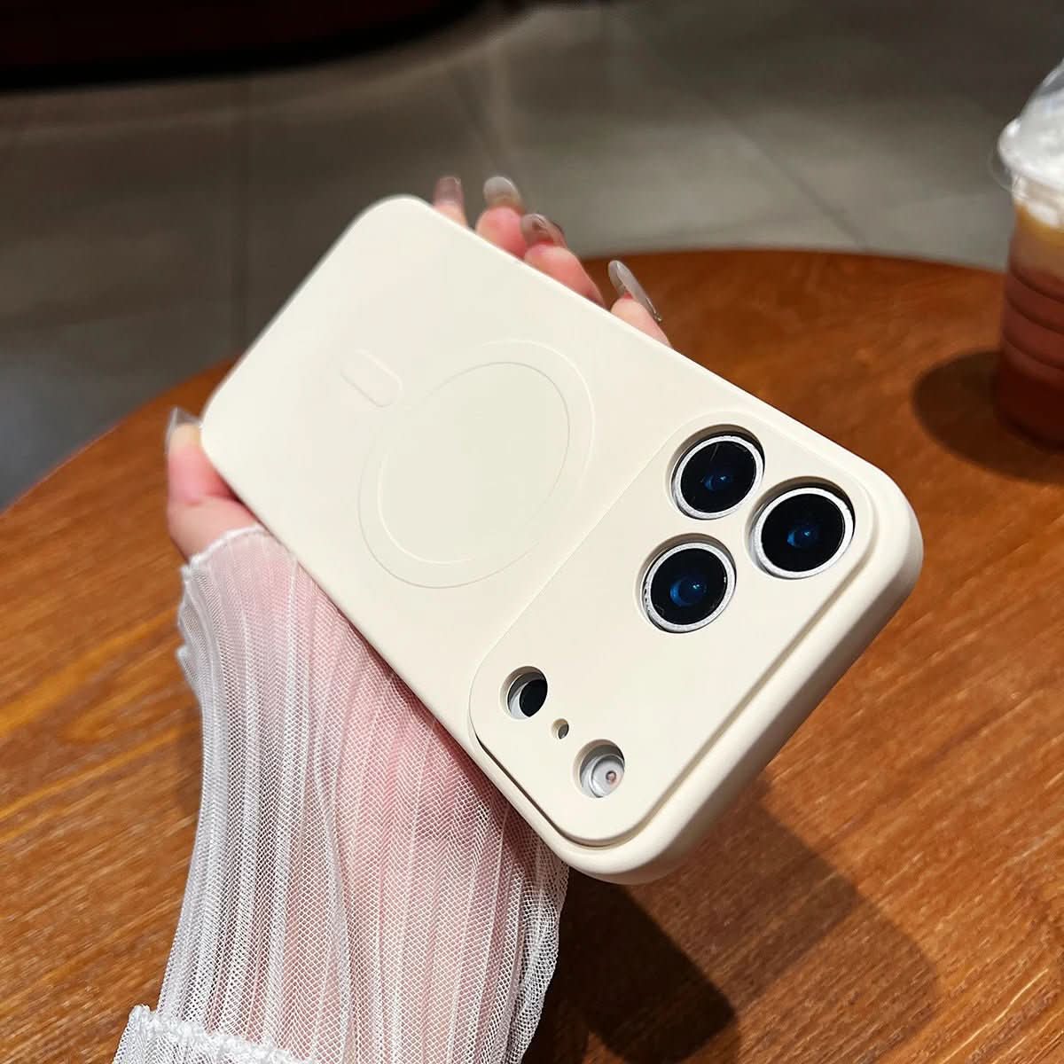 Veyno | Magnetische iPhone-Hülle aus weichem Silikon