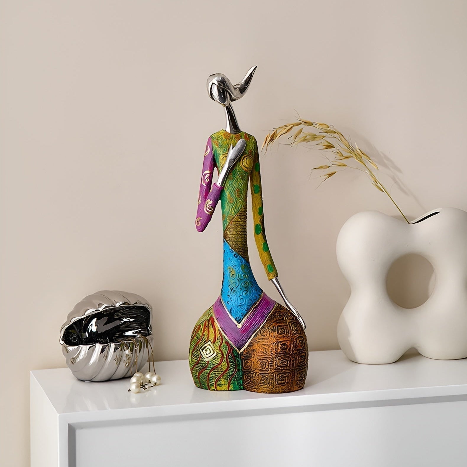 SculptaLume – Elegante Harzstatue für stilvolle Wohnkultur