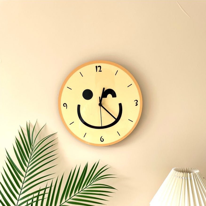CheerTime - Smiley lustige Wanduhr
