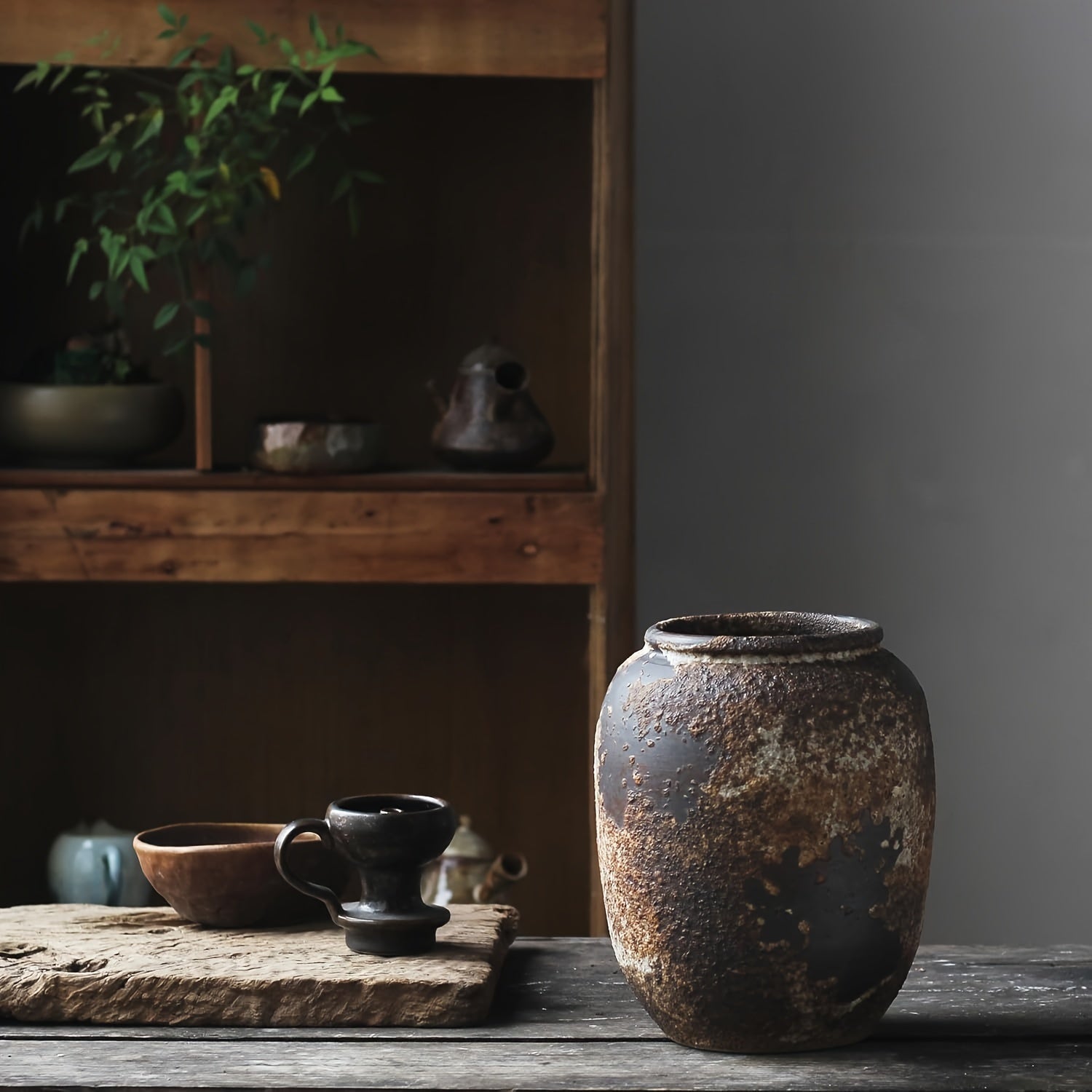 Harvest Bloom Dekorative Vase – Künstlerisches Design mit Texturierter Oberfläche und Fruchtinspirierter Stiele