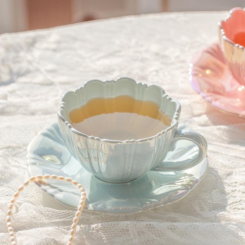 BlossomBrew - Elegante Kaffeetasse mit Blumen