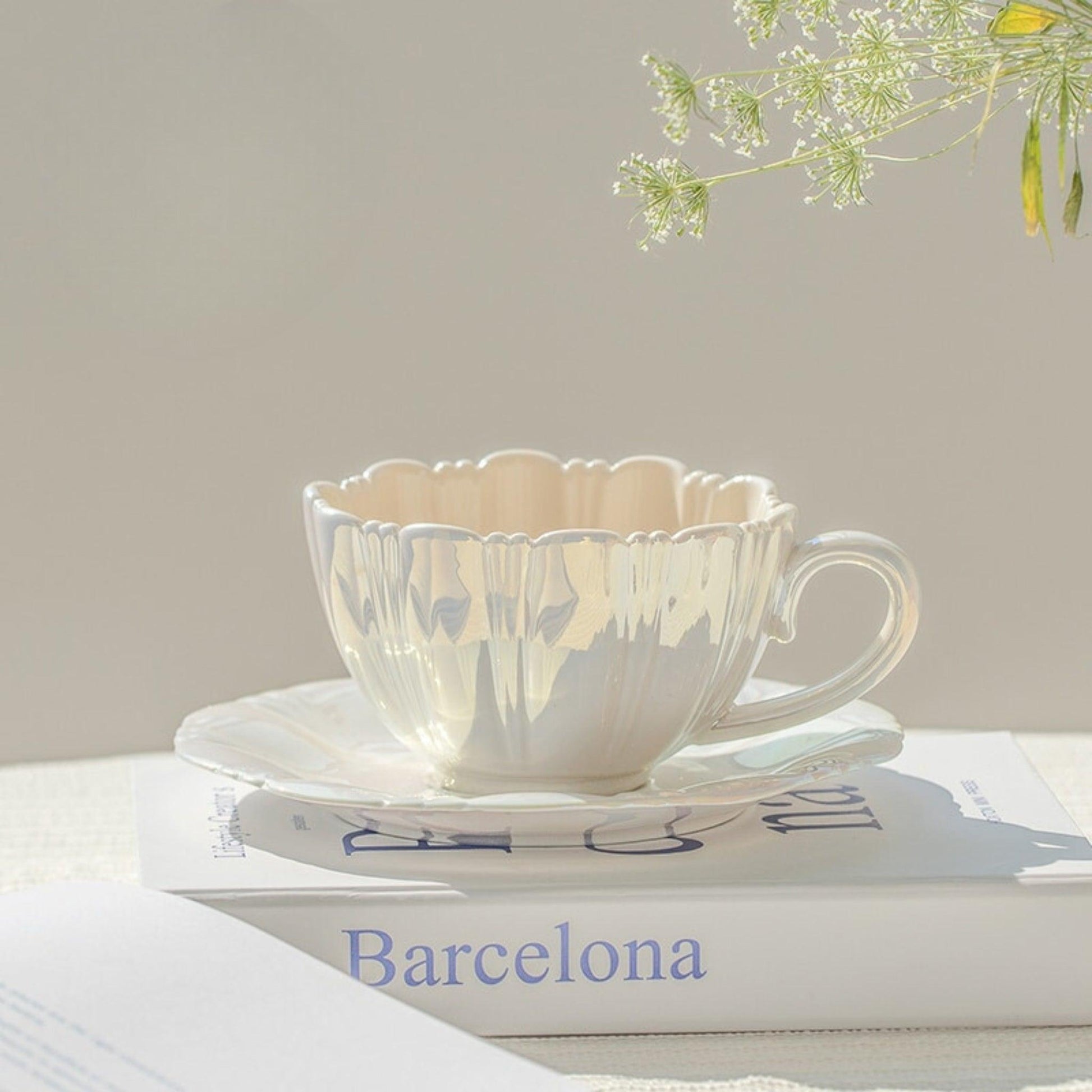 BlossomBrew - Elegante Kaffeetasse mit Blumen