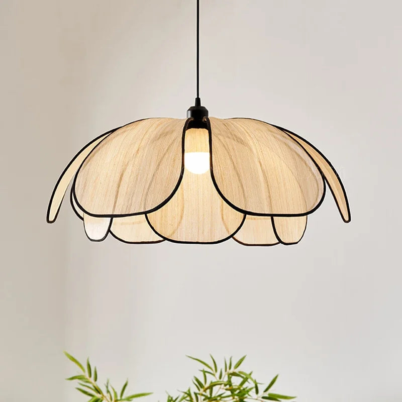 FloraGlow - Lotus-inspirierte Stoffpendel