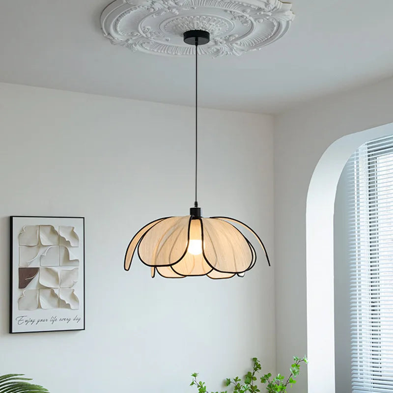 FloraGlow - Lotus-inspirierte Stoffpendel