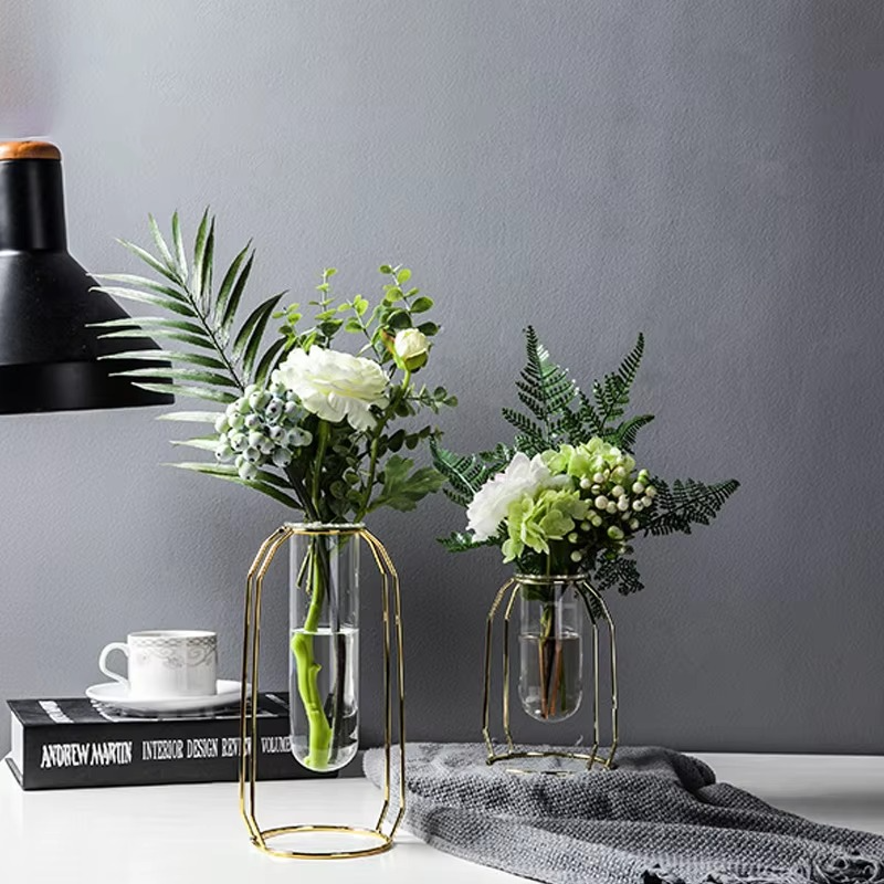 Klar Elegance Glasvase – Elegante Basis für Stilvolle Blumenarrangements