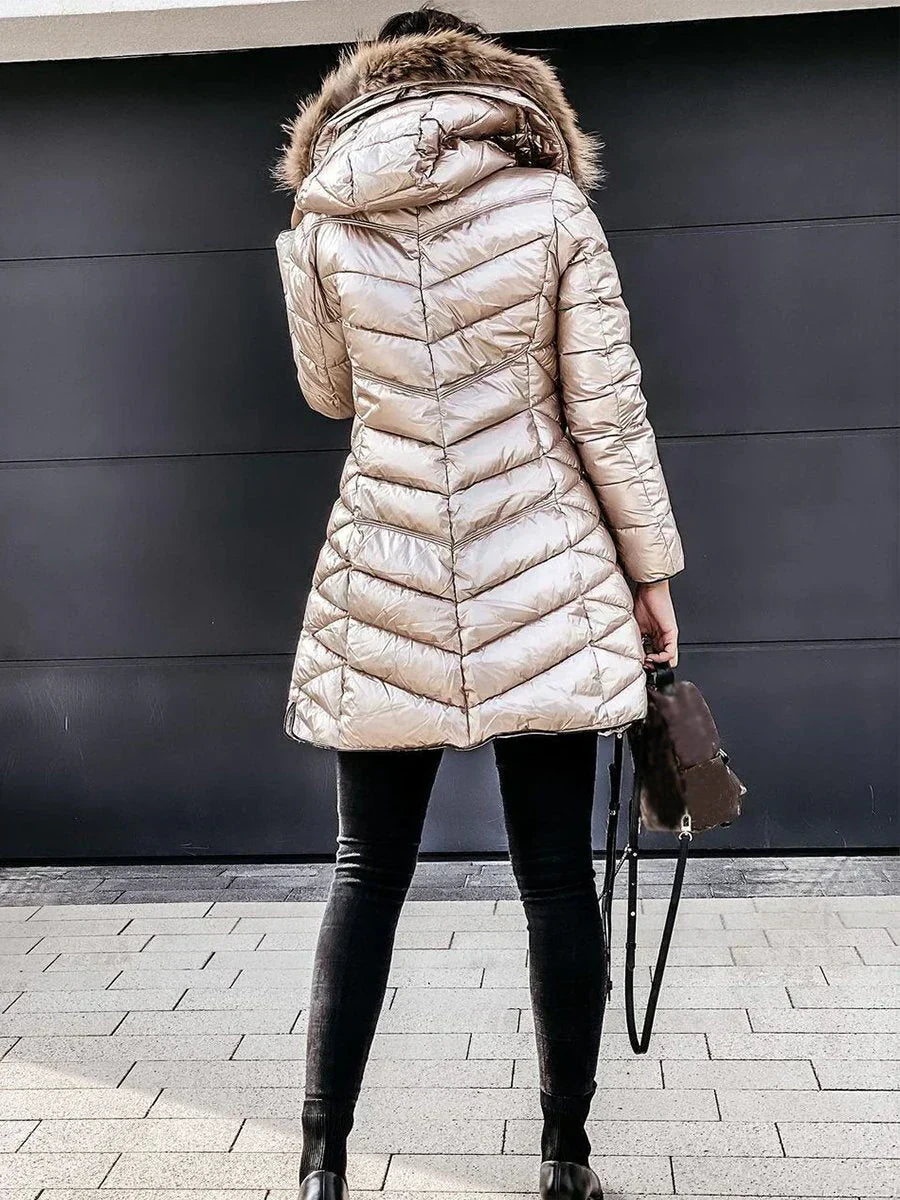 Amelia - Warme pelzgefütterte Daunenjacke mit Kapuze und Taschen