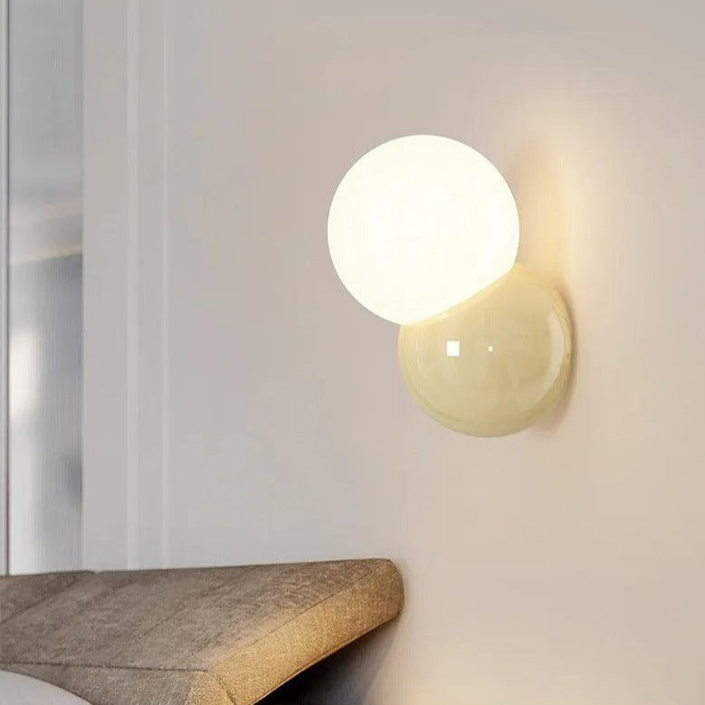 LumiGlow - Warme und moderne Wandleuchte
