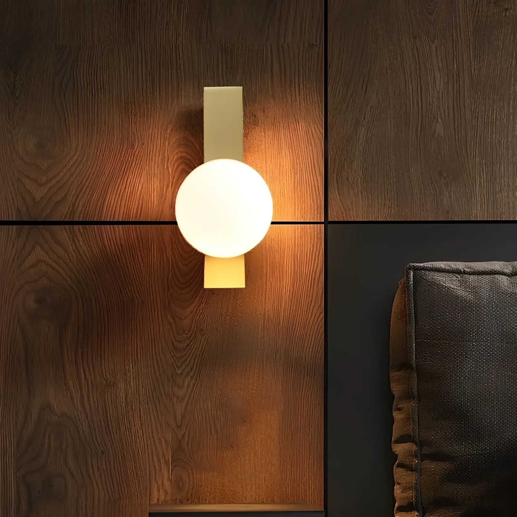 GlowVance Elegante LED Wandleuchte – Einstellbare Helligkeit & Fernbedienung